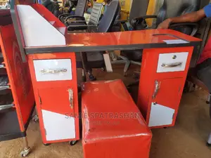 Nail Desk and Sit