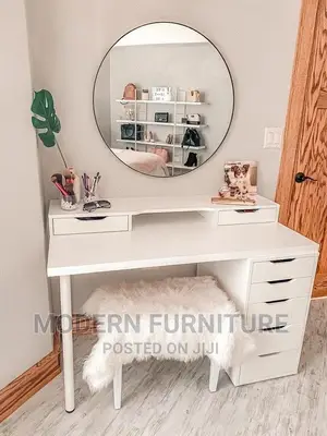 Makeup Table Call or What's Up on Or