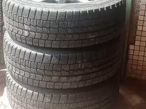 215/60r16 Dunlop Maxx.