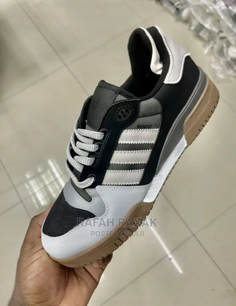 Original Classic Adidas Benito Sneaker