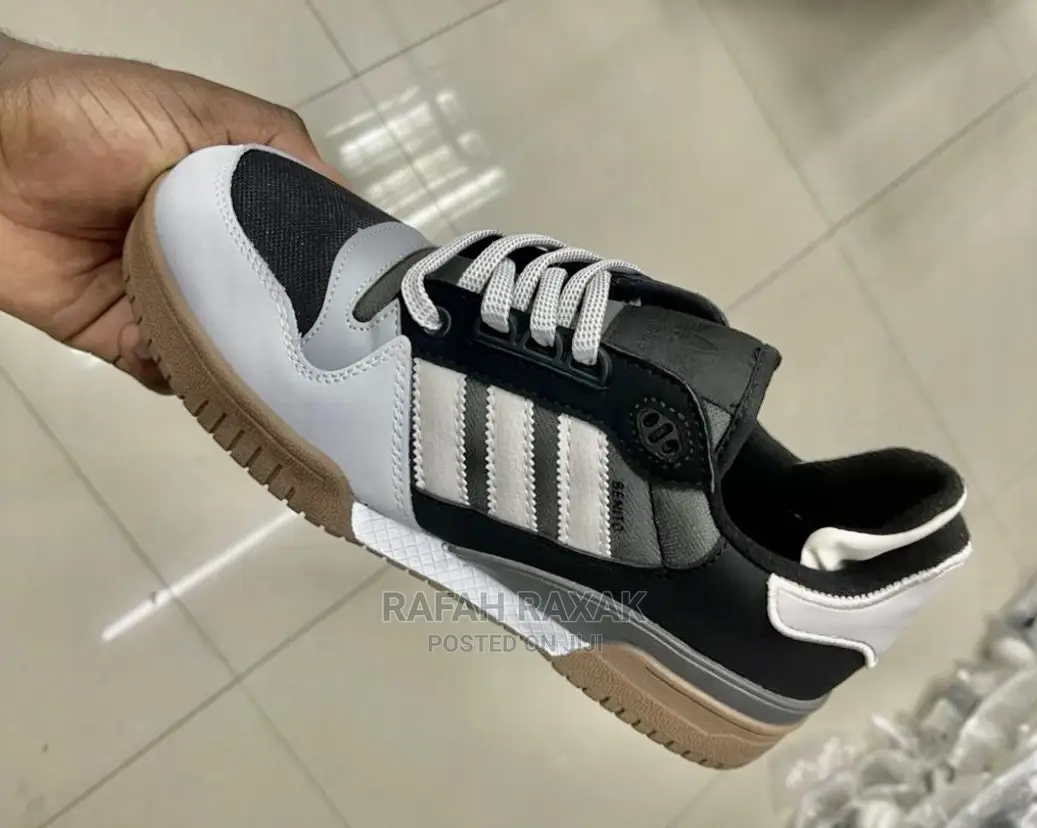 Original Classic Adidas Benito Sneaker