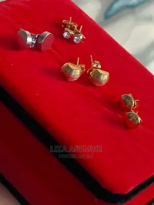 Simple Earpins Available