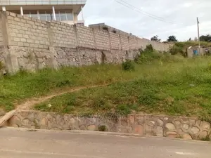 35 Decimals on Forced Sale in Heart of Buziga Heights