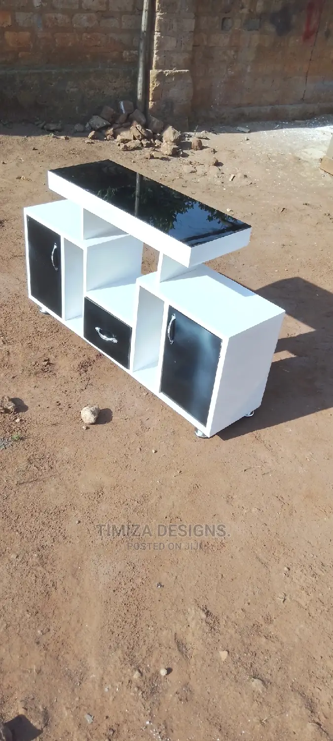 Nice TV Stand