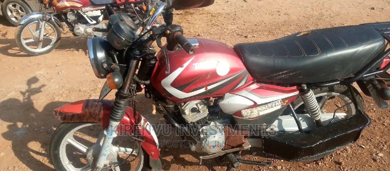 TVS HLX 125 2018 Red