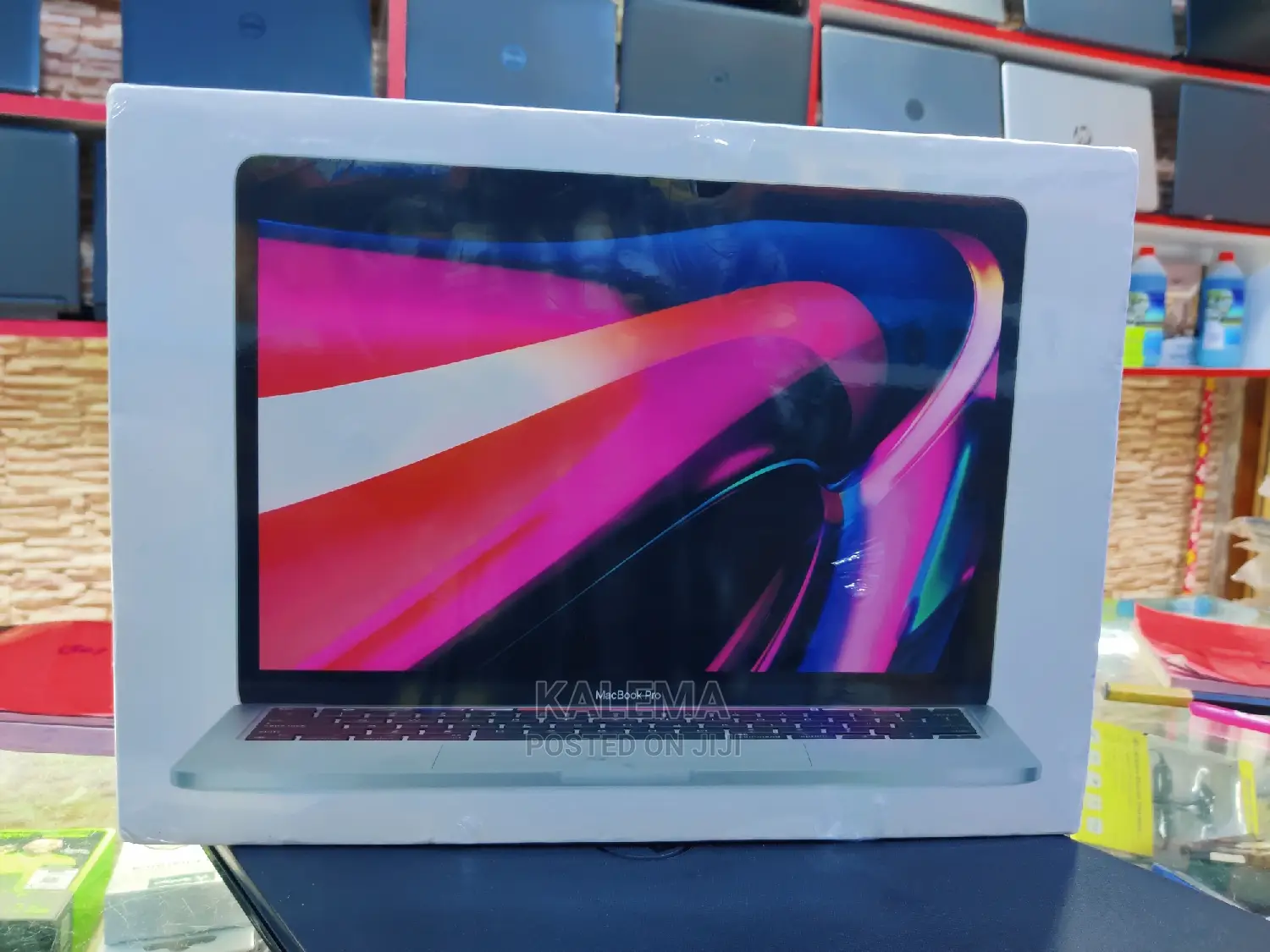 New Laptop Apple MacBook Pro 2023 M2 8GB Intel Core i5 SSD 256GB