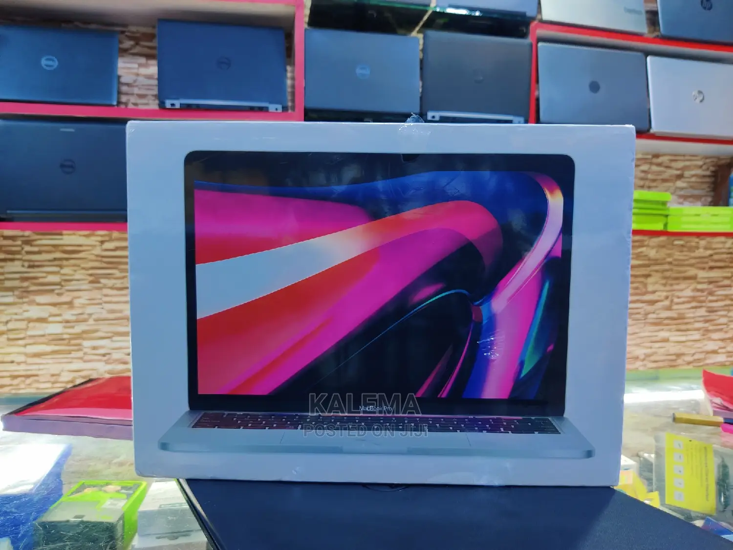 New Laptop Apple MacBook Pro 2023 M2 8GB Intel Core i5 SSD 256GB