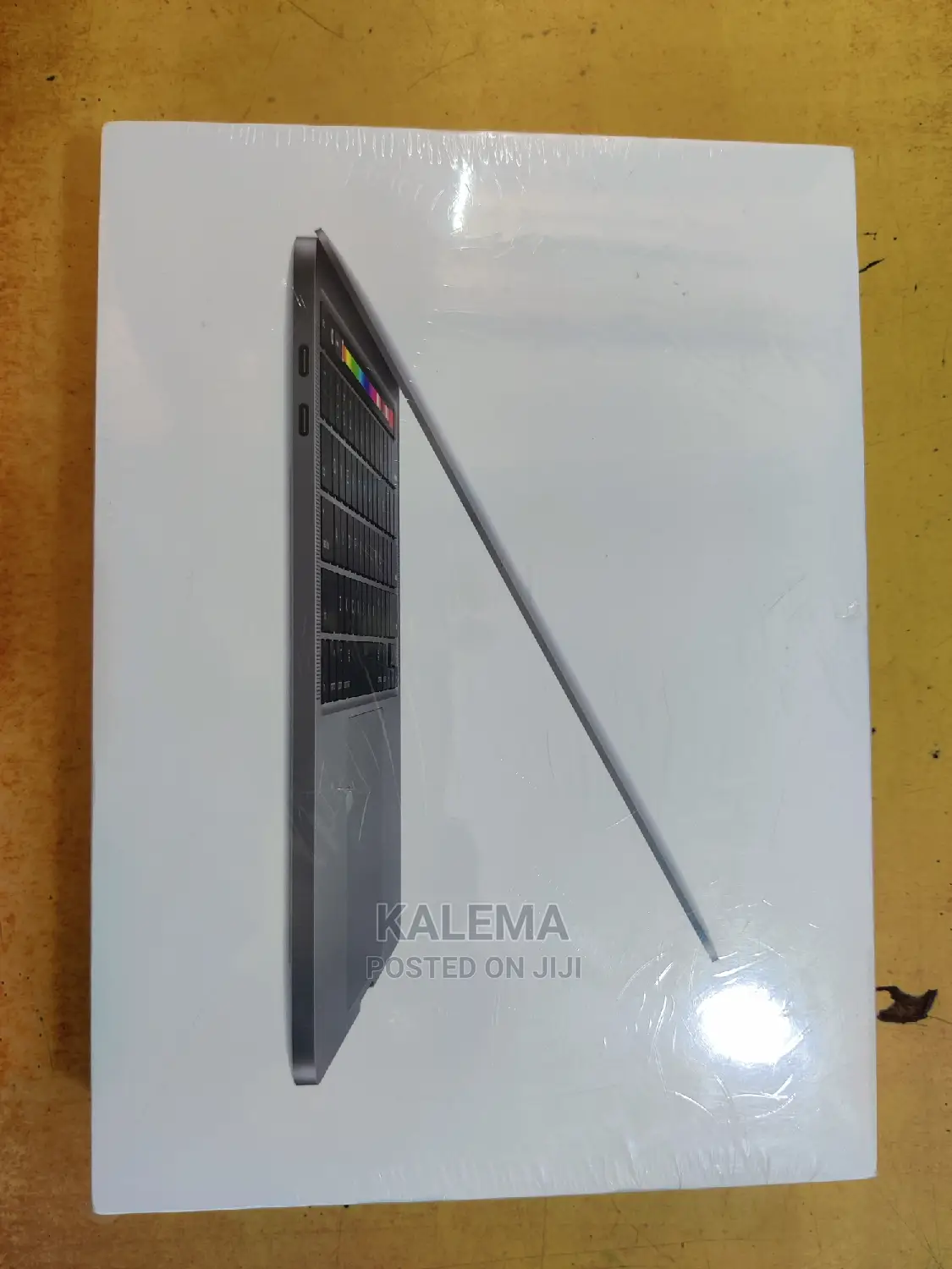 New Laptop Apple MacBook Pro 2020 16GB Intel Core i5 SSD 512GB