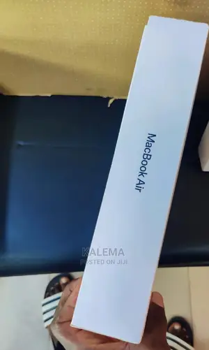New Laptop Apple MacBook Air 2022 M2 8GB Intel Core i5 SSD 256GB