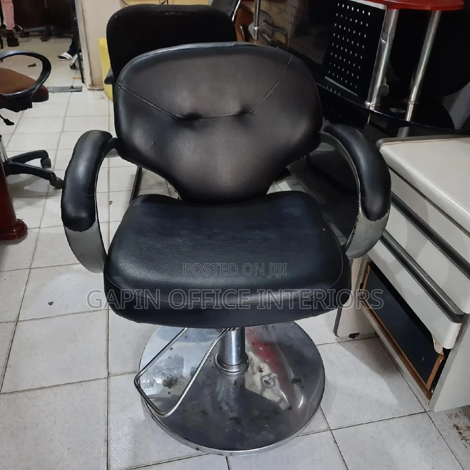 Short Saloon Chair