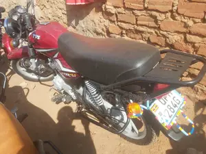 TVS HLX 125 2022 Red