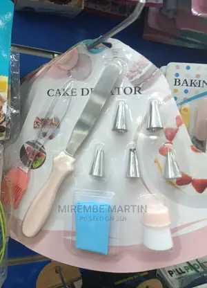 Cake Decorator