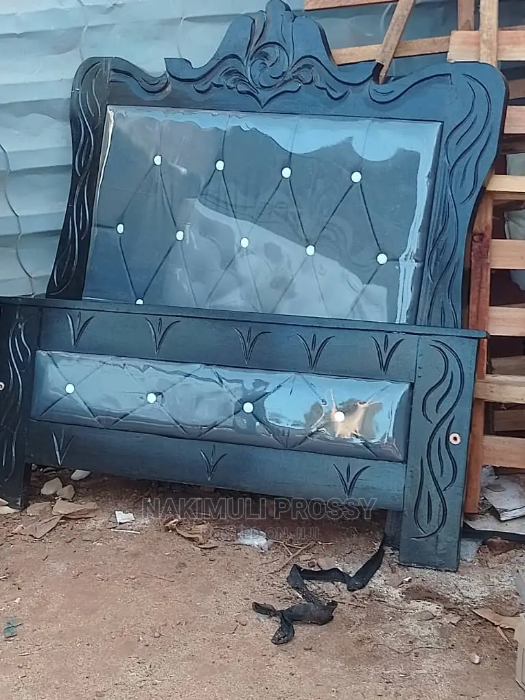 Leather Bed Gray 4by6