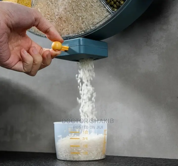 Rotating Food Storage Dispenser