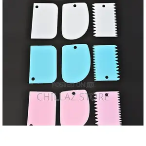 3pcs Plastic Cake Scrapers.