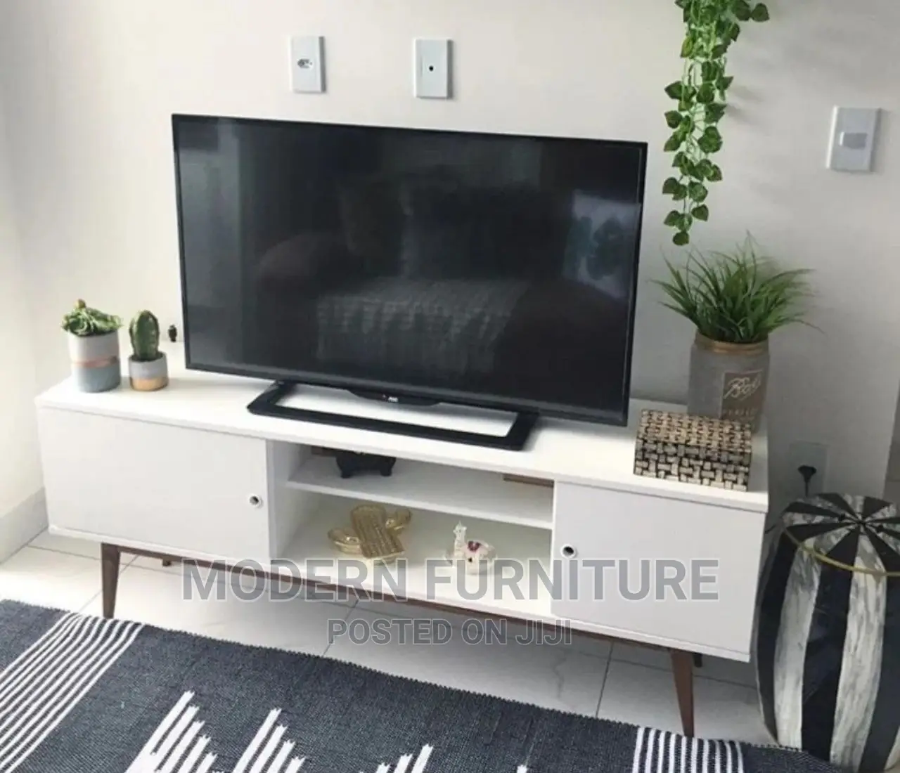 TV Stand Call On