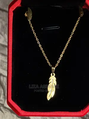 Simple and Elegant Lady’S Necklaces Available