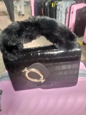 Designer Hand Bag.( Black)