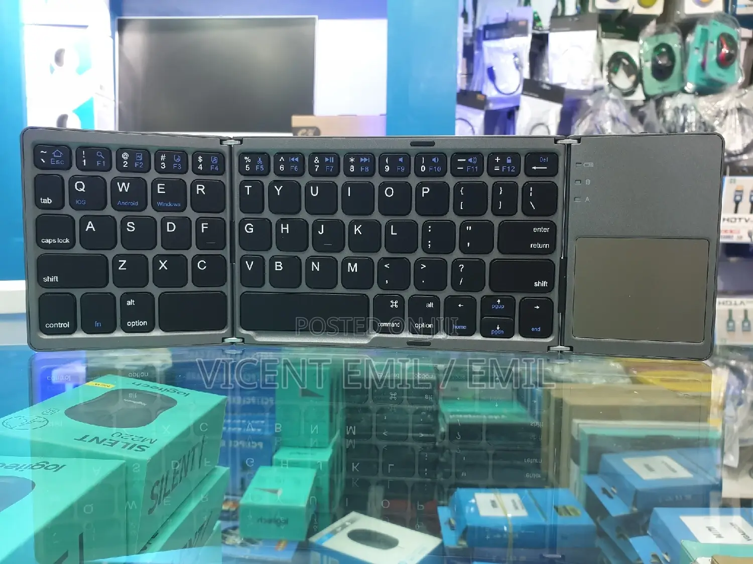 Foldable Bluetooth Keyboard With a Touch Pad B033
