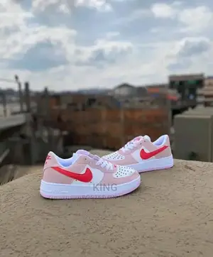 Ladies Shoes/Sneakers