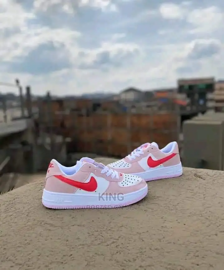 Ladies Shoes/Sneakers