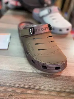Crocs/Leather