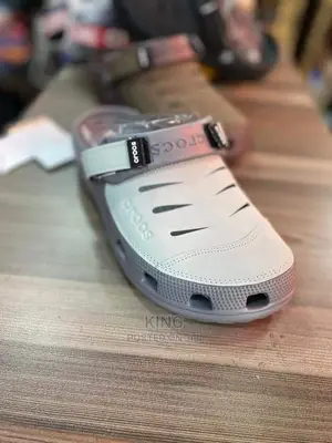 Crocs/Leather