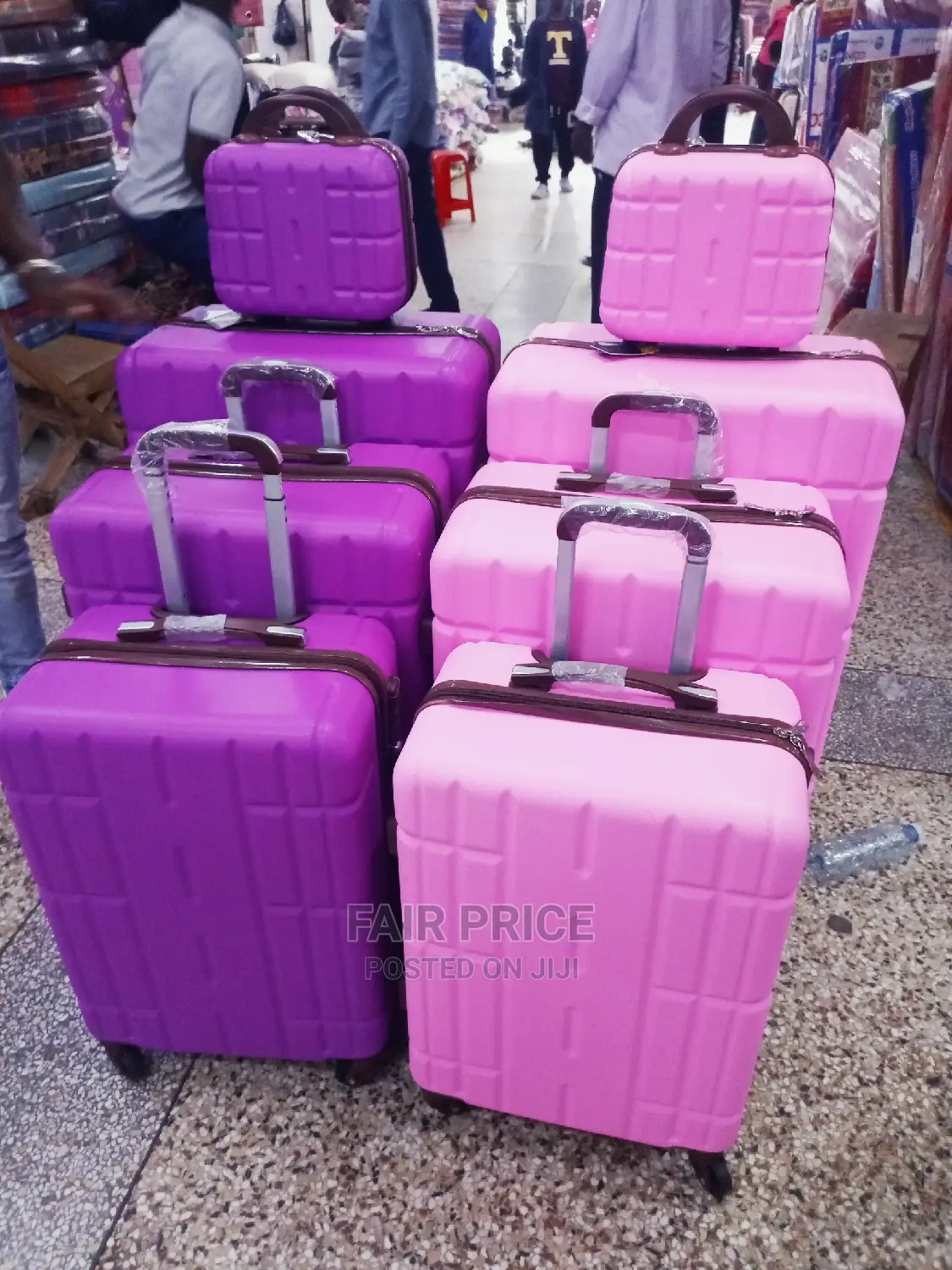 Traveling Plastic Suitcases Full Set Is 4pcs
