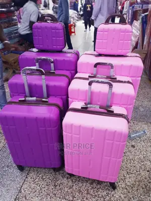 Traveling Plastic Suitcases Full Set Is 4pcs