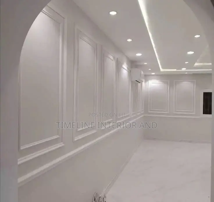 Modern False Ceiling With Wall Moldings.