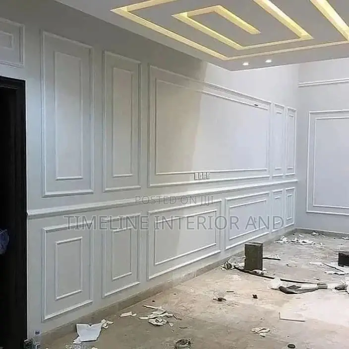 Modern False Ceiling With Wall Moldings.