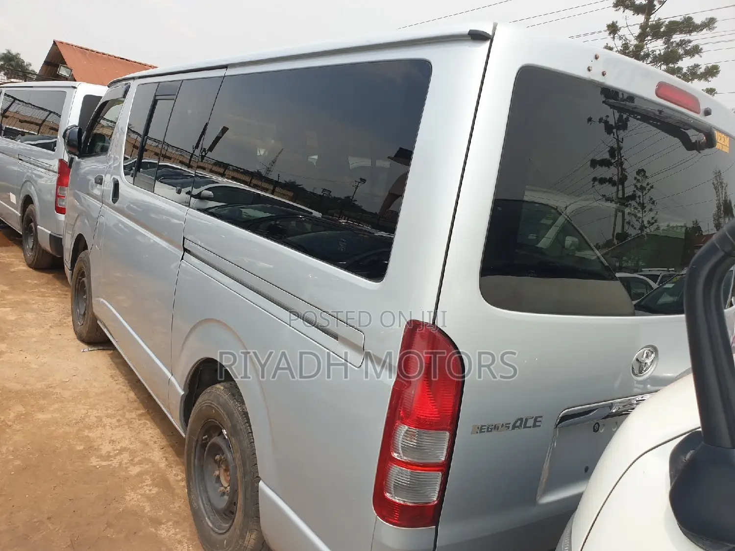 Toyota HiAce 2014 Silver