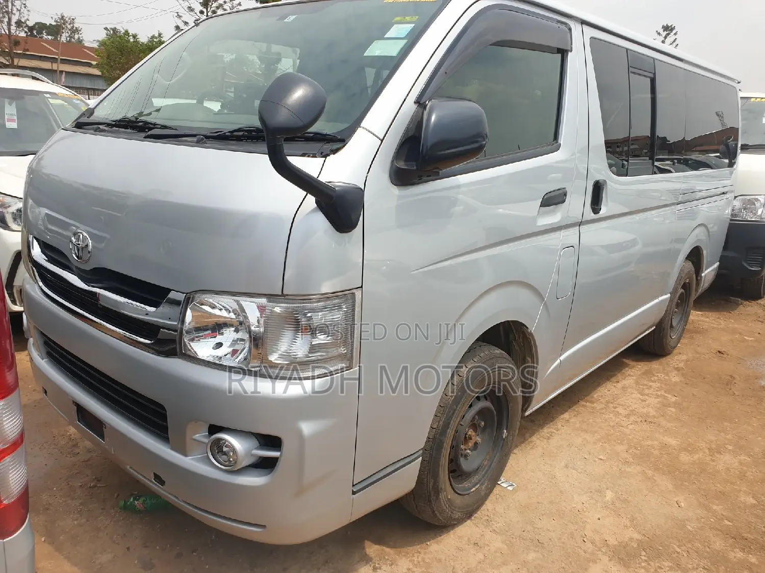 Toyota HiAce 2014 Silver