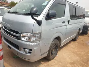 Toyota HiAce 2014 Silver