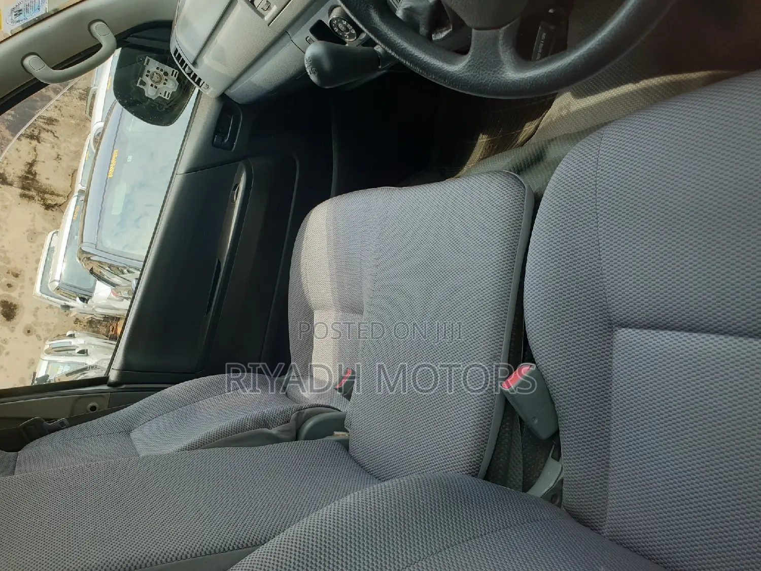 Toyota HiAce 2014 Silver