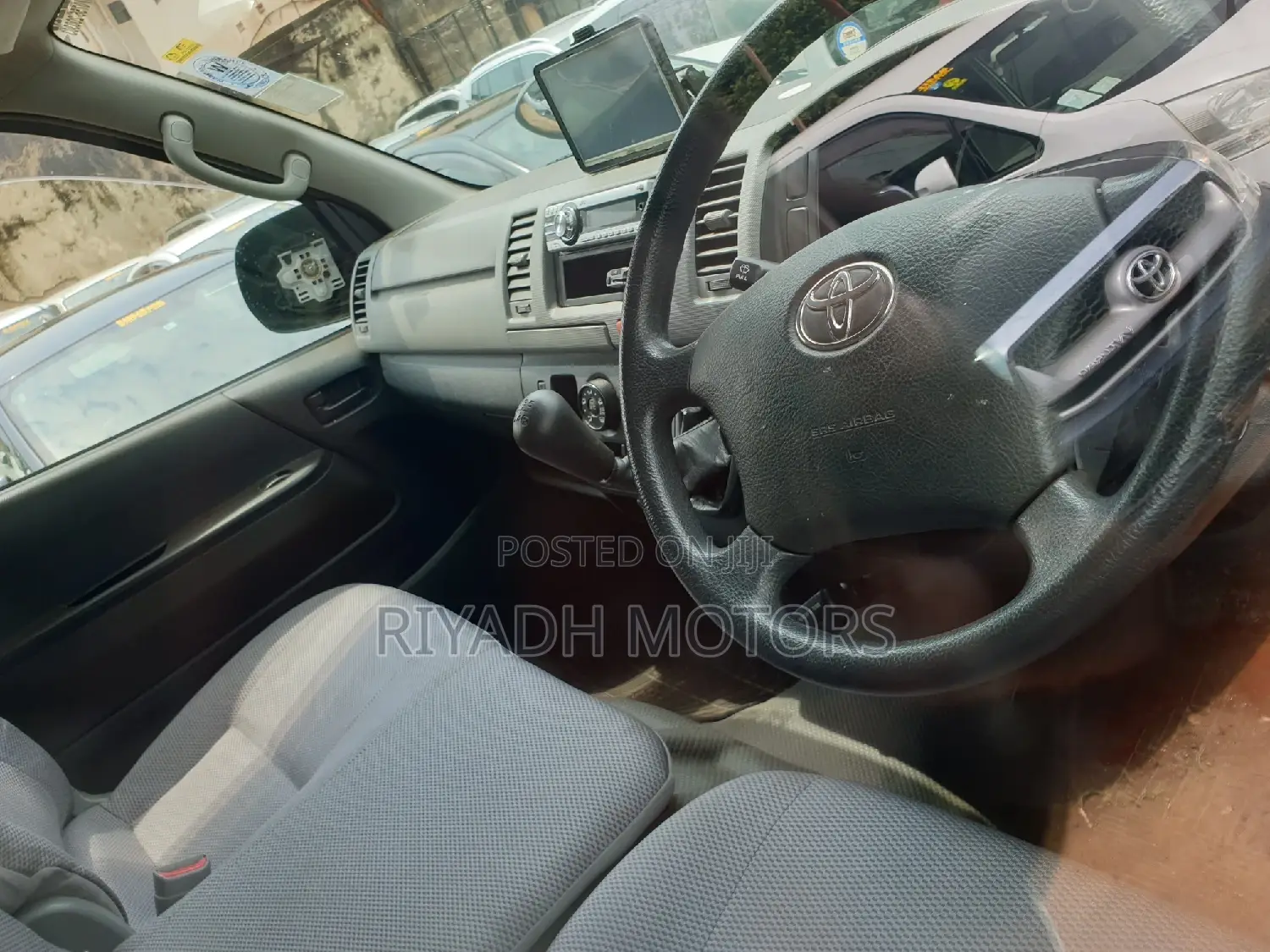 Toyota HiAce 2014 Silver