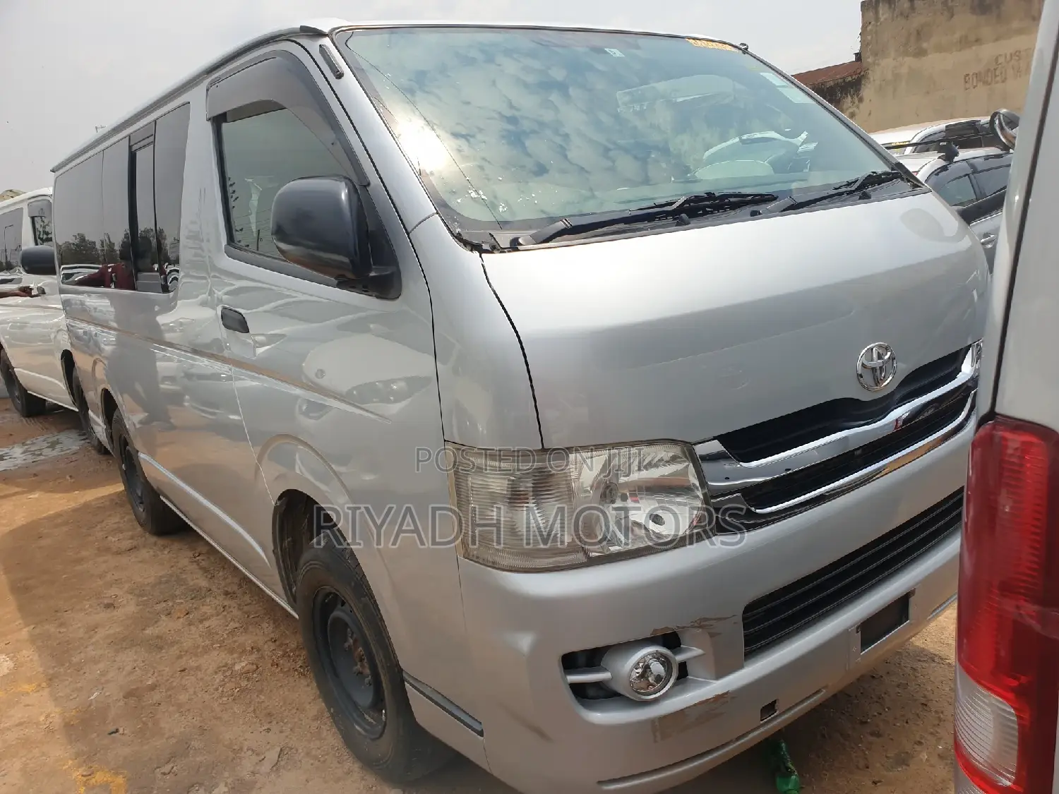 Toyota HiAce 2014 Silver