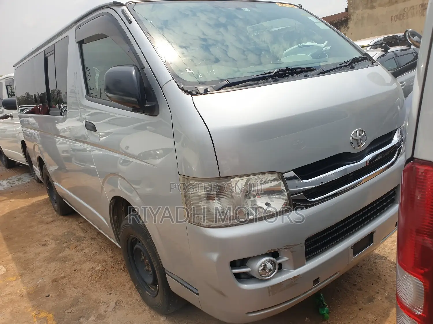 Toyota HiAce 2014 Silver