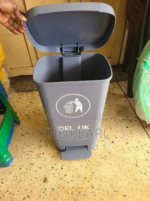 Plastic Pedal Dustbin