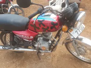 Bajaj Boxer 100 2022 Red
