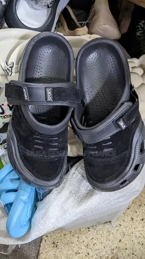 Sports Shoes Cracs
