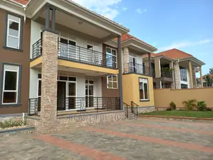 Furnished 6bdrm House in Kira Tarmack for sale