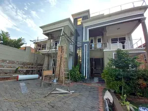 Furnished 5bdrm Duplex in Kira for sale
