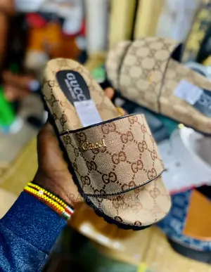 Original Classy Men’S Gucci Push in Sandals