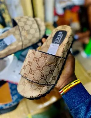 Original Classy Men’S Gucci Push in Sandals