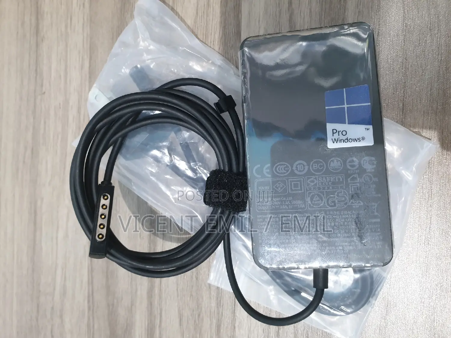 Surface Pro Adapter/Charger 1