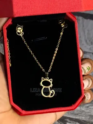 Simple Lady’S Necklaces Available