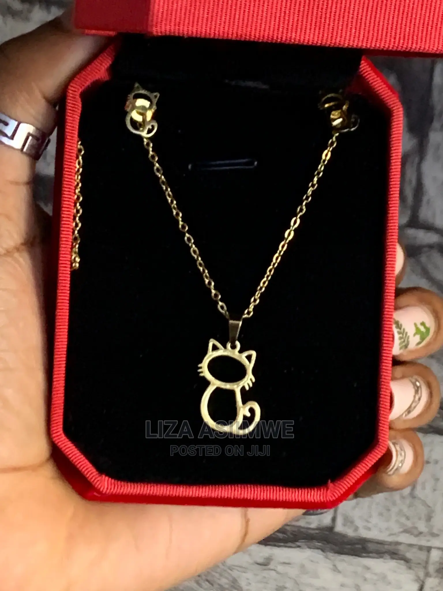 Simple Lady’S Necklaces Available