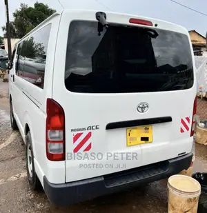 Toyota HiAce 2010 White