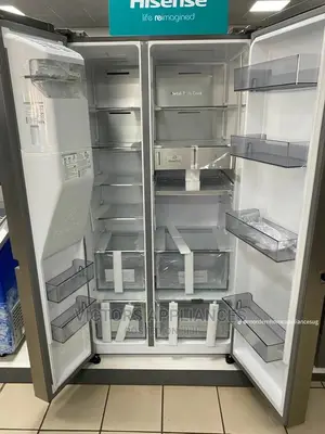720L Hisense Side by Size Refrigerator With Ice Cube Maker